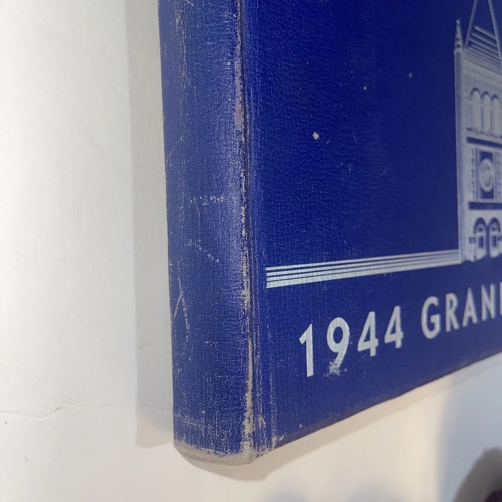 1944 UNH Yearbook The Granite University of‎ New Hampshire Durham NH 44 Vol. 35
